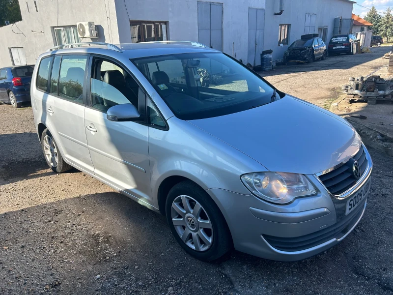 VW Touran 1.9TDI 105кс BXE 6ck. NAVI, снимка 2 - Автомобили и джипове - 47224332