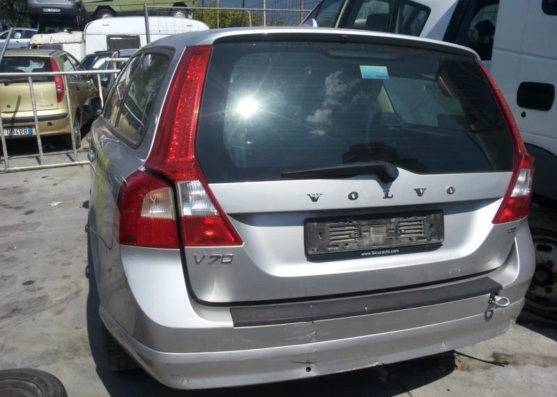 Volvo V70 D-5, снимка 3 - Автомобили и джипове - 45613866