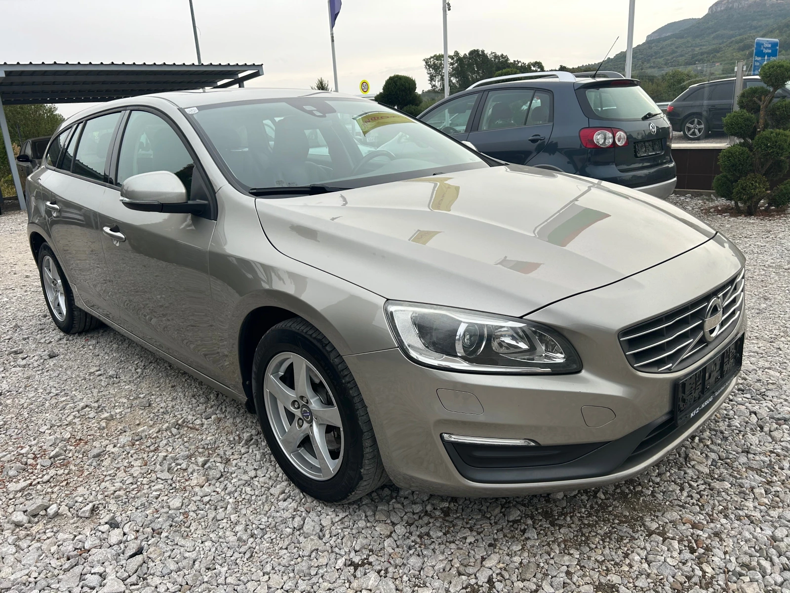 Volvo V60 2.0D 136кс ! !КОЖА !! НАВИ !! РЕАЛНИ КИЛОМЕТРИ ! ! - изображение 6