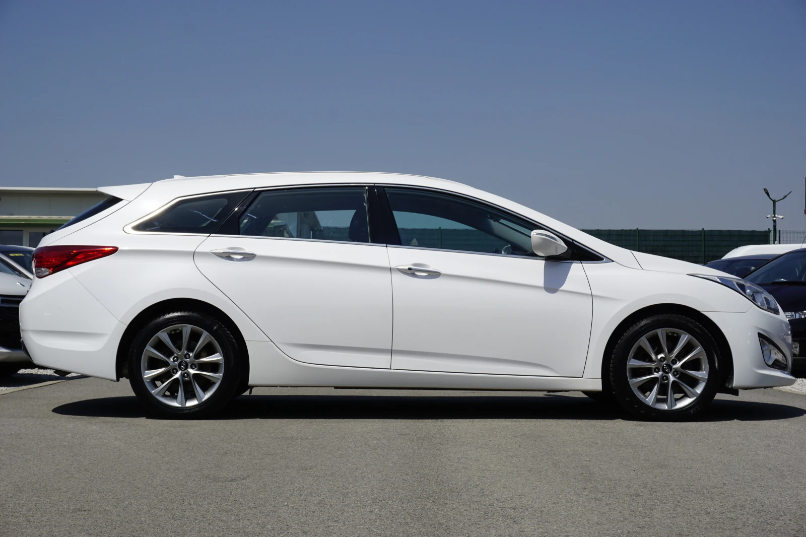 Hyundai I40 1.7/Навигация/Keyless/Камера/ - изображение 8
