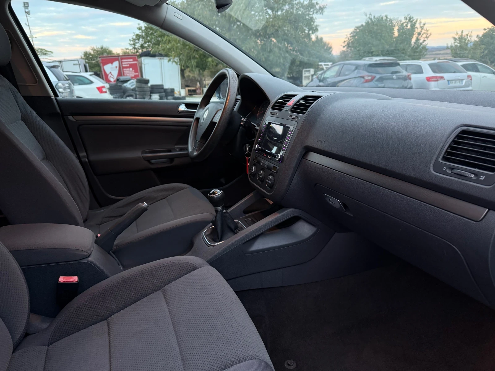 VW Golf 1.6i 102кс Нави Автопилот  - изображение 9