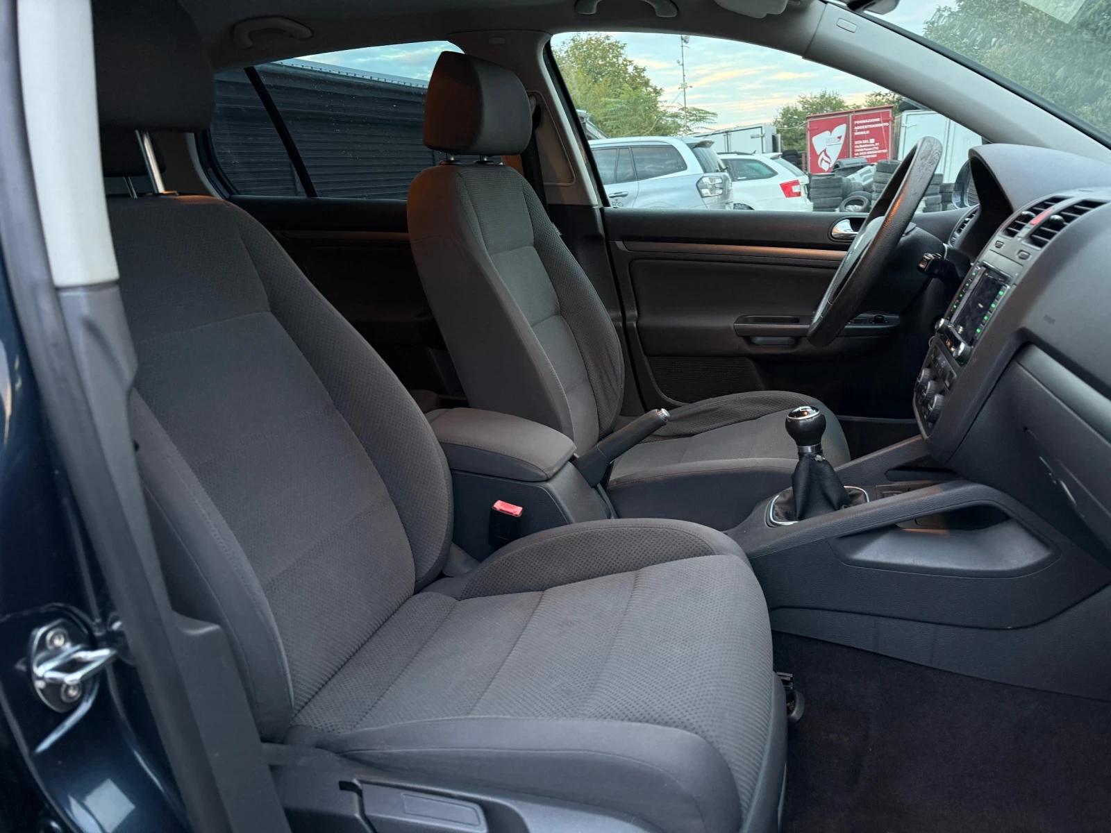 VW Golf 1.6i 102кс Нави Автопилот  - изображение 8