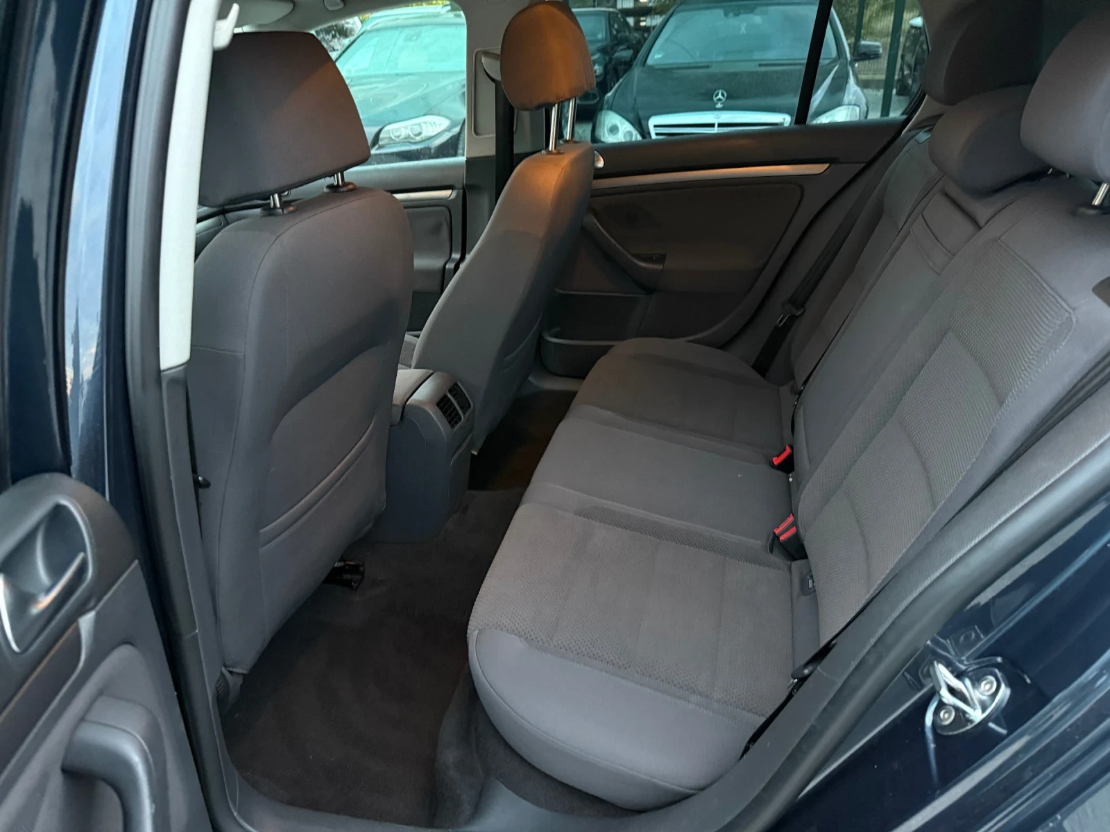 VW Golf 1.6i 102кс Нави Автопилот  - изображение 7
