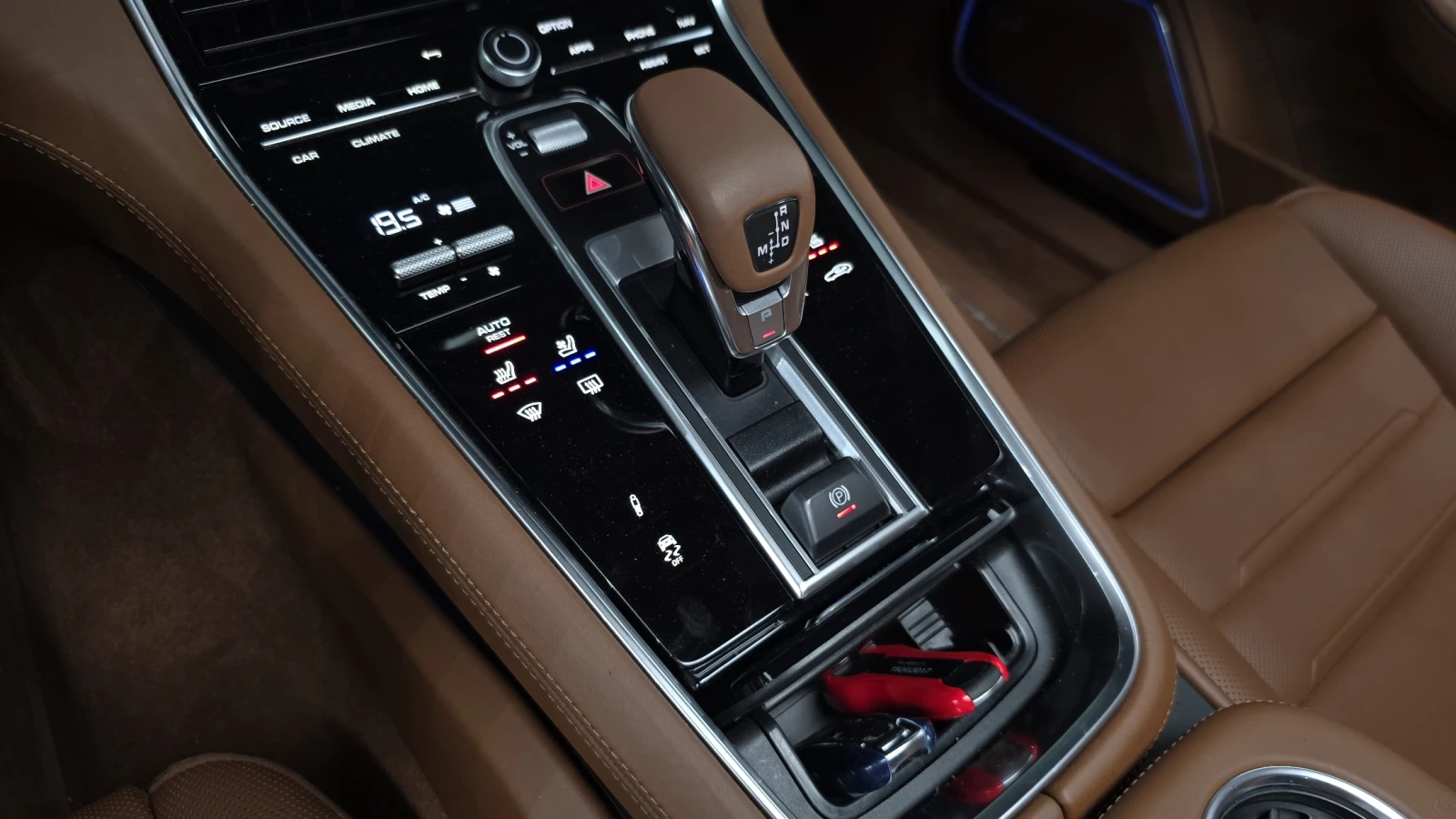 Porsche Panamera GTS* FOCAL* SOFT CLOSE* ОБДУХВАНЕ* КРАЙНА ЦЕНА, снимка 9 - Автомобили и джипове - 55608880