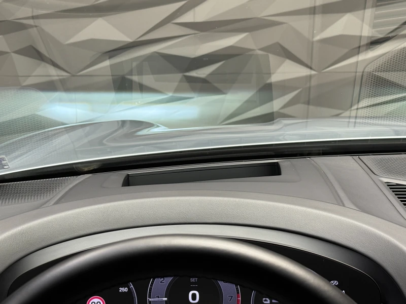 Porsche Cayenne Turbo E-hybrid* Dual display* Pano* Full, снимка 13 - Автомобили и джипове - 50289639