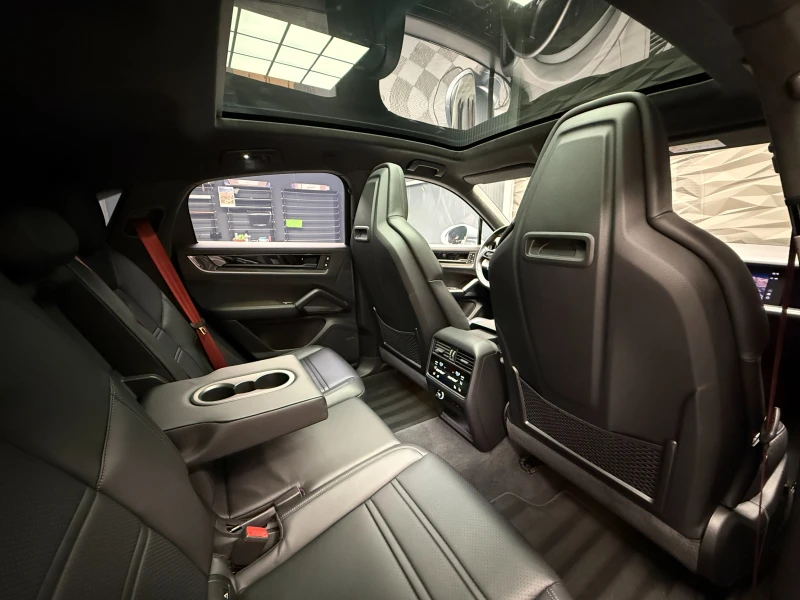 Porsche Cayenne Turbo E-hybrid* Dual display* Pano* Full, снимка 9 - Автомобили и джипове - 50289639
