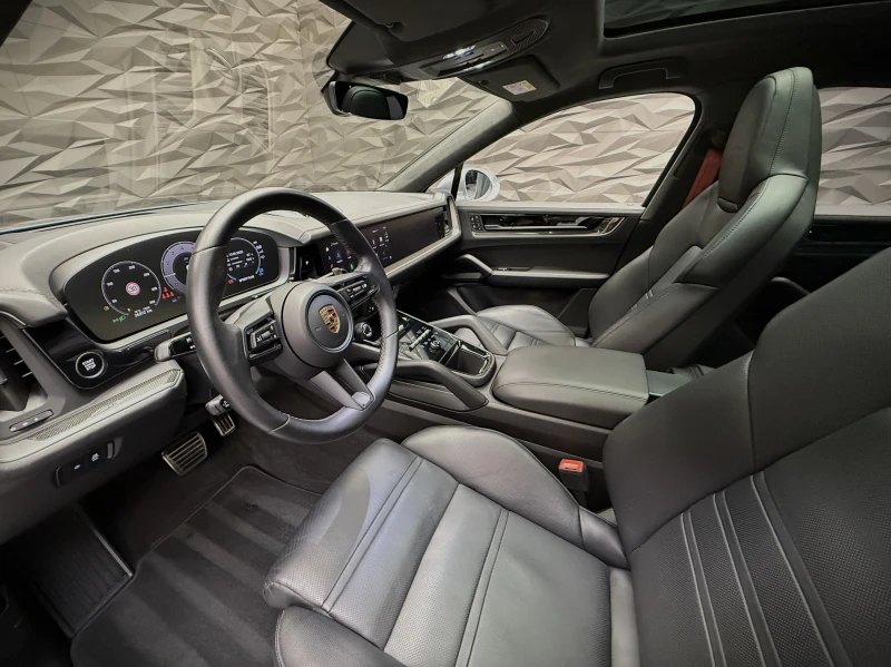 Porsche Cayenne Turbo E-hybrid* Dual display* Pano* Full, снимка 7 - Автомобили и джипове - 50289639
