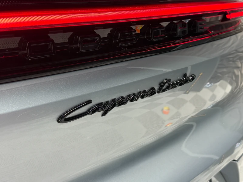 Porsche Cayenne Turbo E-hybrid* Dual display* Pano* Full, снимка 17 - Автомобили и джипове - 50289639