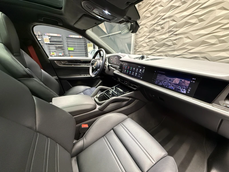 Porsche Cayenne Turbo E-hybrid* Dual display* Pano* Full, снимка 10 - Автомобили и джипове - 50289639
