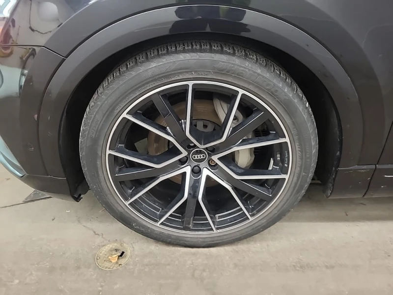 Audi Q8 * TECHNIK * CARFAX * , снимка 6 - Автомобили и джипове - 52710587