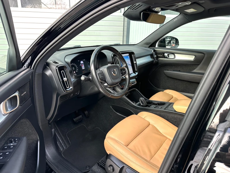 Volvo XC40 HARMON CARDON DIGITAL PANORAMA KEYLESS GO , снимка 8 - Автомобили и джипове - 53358513
