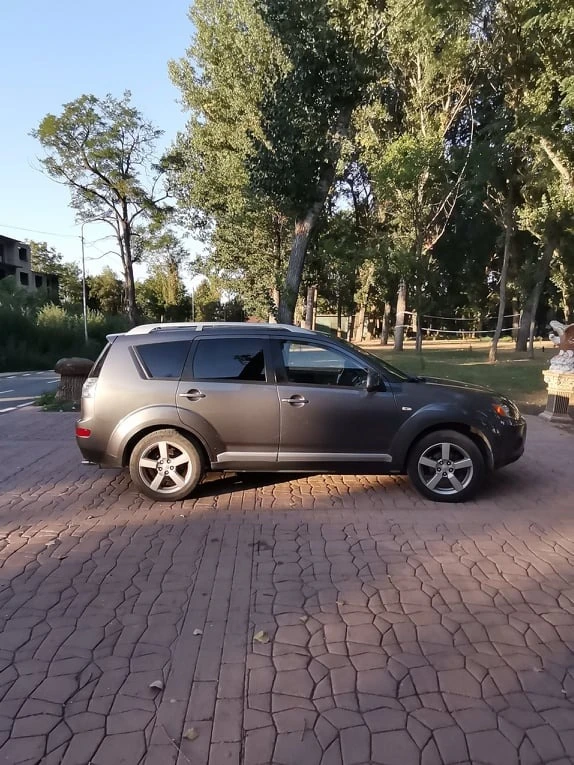 Mitsubishi Outlander, снимка 3 - Автомобили и джипове - 47007429