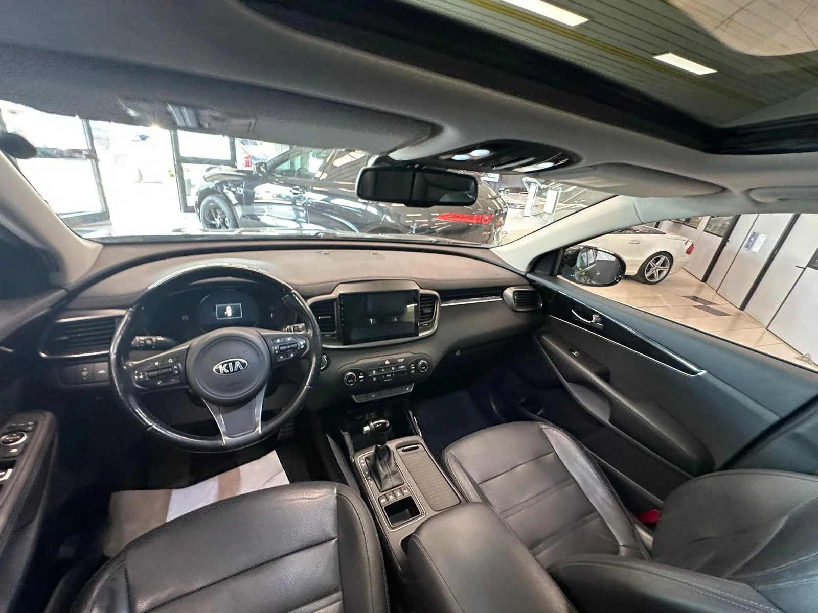Kia Sorento 2.2 CRDi / AWD / Rebel - изображение 6