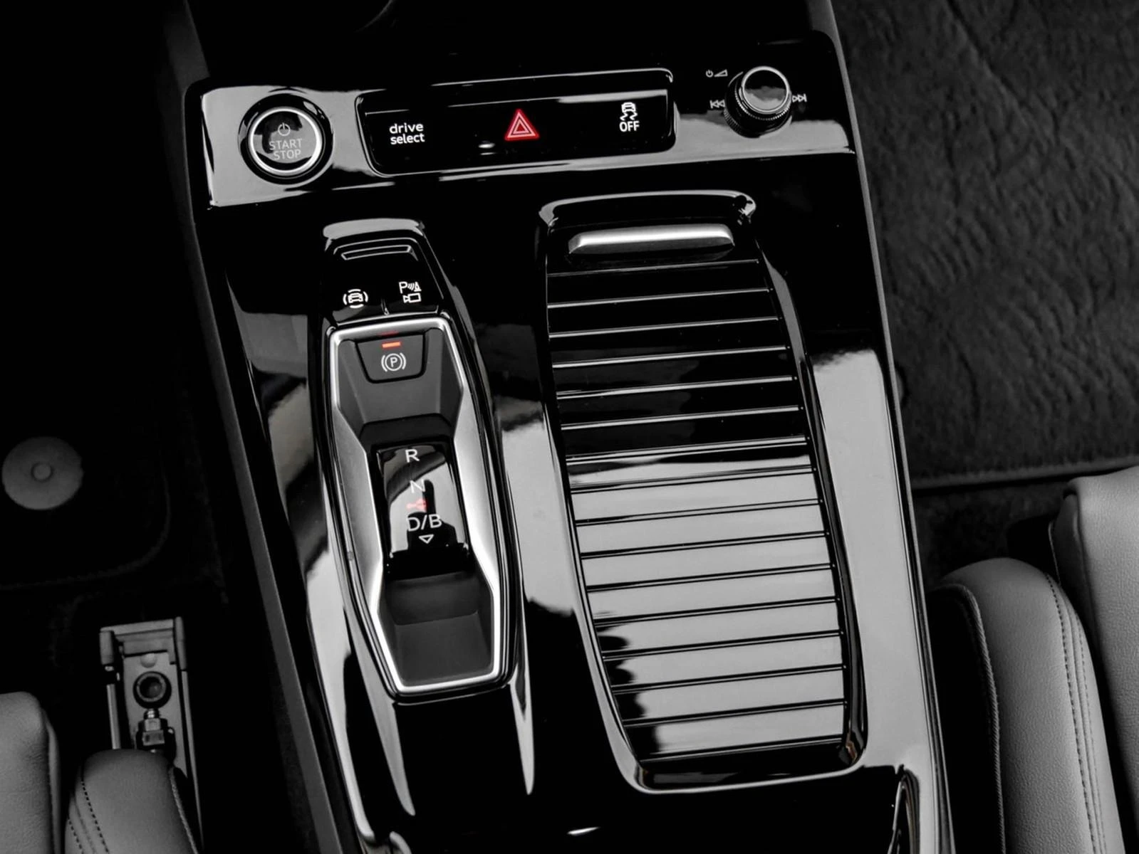 Audi Q6 55 E-TRON/S-LINE/QUATTRO/MATRIX/MMI DISPLAY/360/ - изображение 9