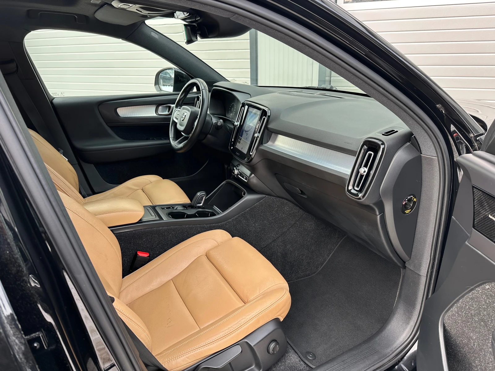 Volvo XC40 HARMON CARDON DIGITAL PANORAMA KEYLESS GO  - изображение 9