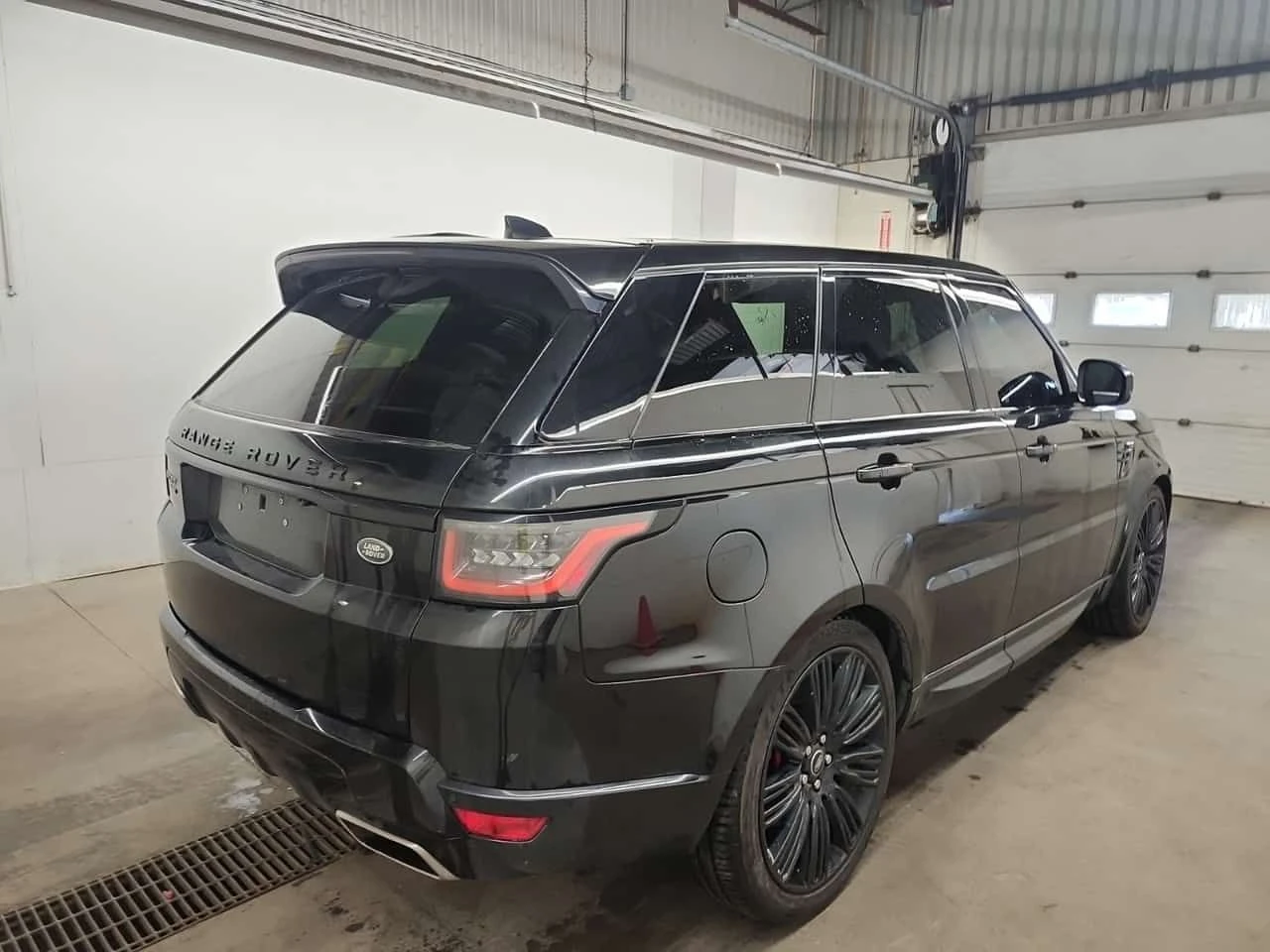 Land Rover Range Rover Sport HSE DYNAMIC| PANO| ПАМЕТ| ОБДУХВАНЕ| 2 КЛЮЧА| , снимка 3 - Автомобили и джипове - 54818833
