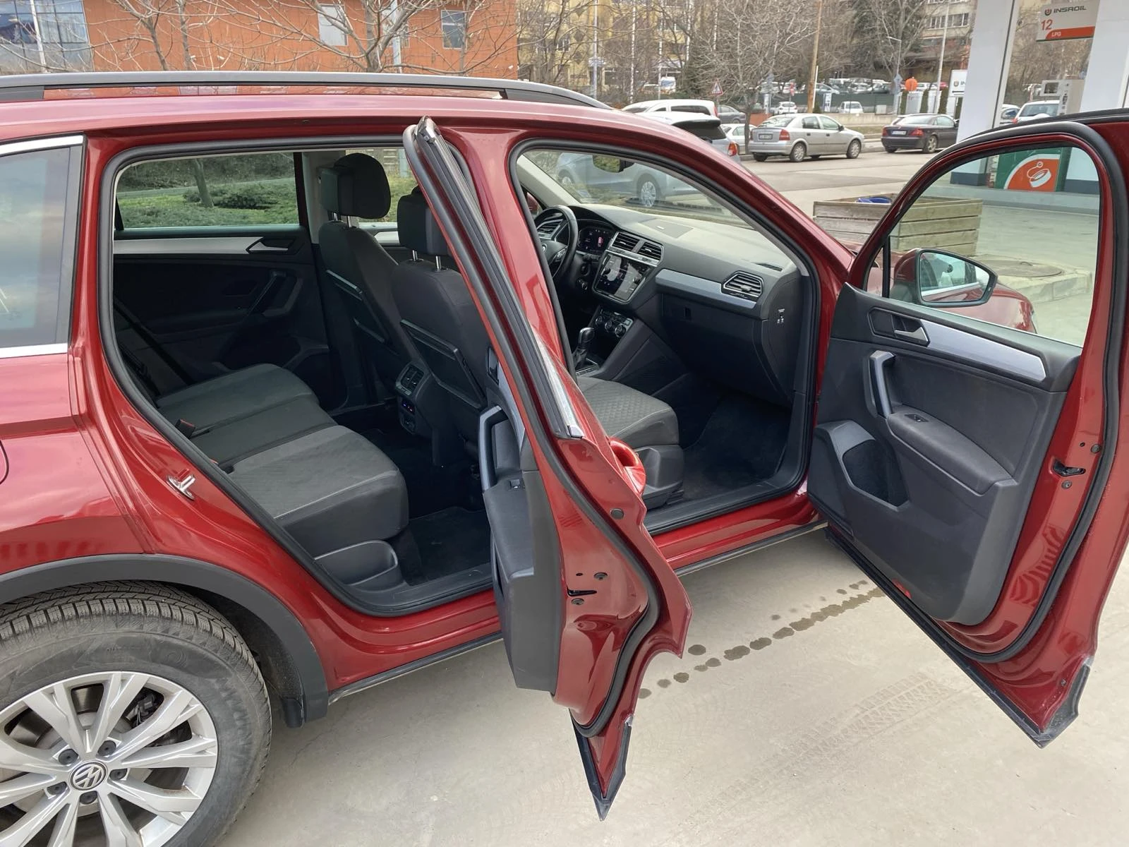 VW Tiguan 4x4, АВТОМАТ,  от VW София, снимка 9 - Автомобили и джипове - 55337968