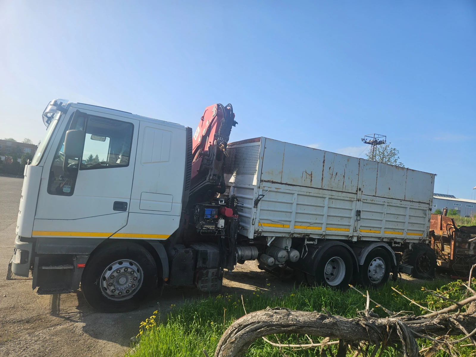 Iveco EuroStar Самосвал с 5 тонен кран - изображение 4