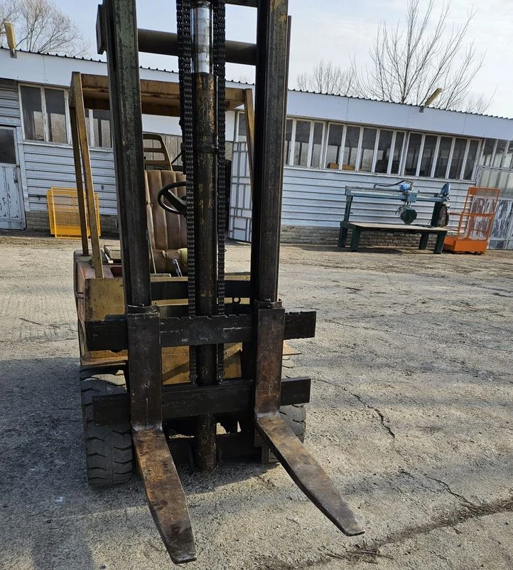 Мотокар В&Р Мотокар 3.5т дизел, снимка 3 - Индустриална техника - 53696261