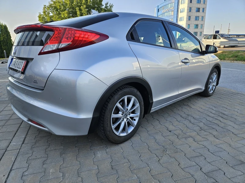 Honda Civic 1.8i SWISS EDITION 97000km!!, снимка 4 - Автомобили и джипове - 47571702