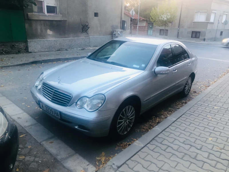 Mercedes-Benz C 200 Колата е обслужена!, снимка 11 - Автомобили и джипове - 49085001