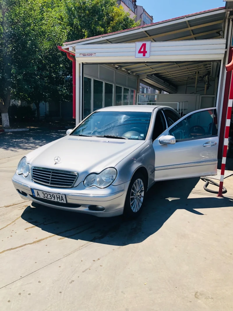 Mercedes-Benz C 200 Колата е обслужена!, снимка 3 - Автомобили и джипове - 49085001