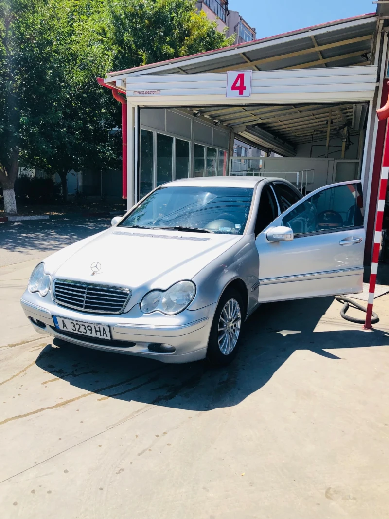 Mercedes-Benz C 200 Колата е обслужена!, снимка 4 - Автомобили и джипове - 49085001