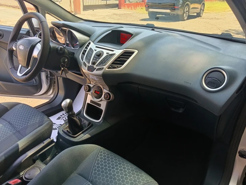 Ford Fiesta 1.25i TITANIUM, снимка 9 - Автомобили и джипове - 51147759