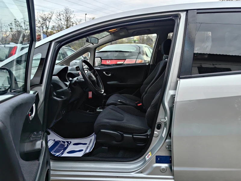 Honda Jazz 1.4!!ШВЕЙЦАРИЯ!!УНИКАТ!!ТОП СЪСТОЯНИЕ, снимка 7 - Автомобили и джипове - 52559377