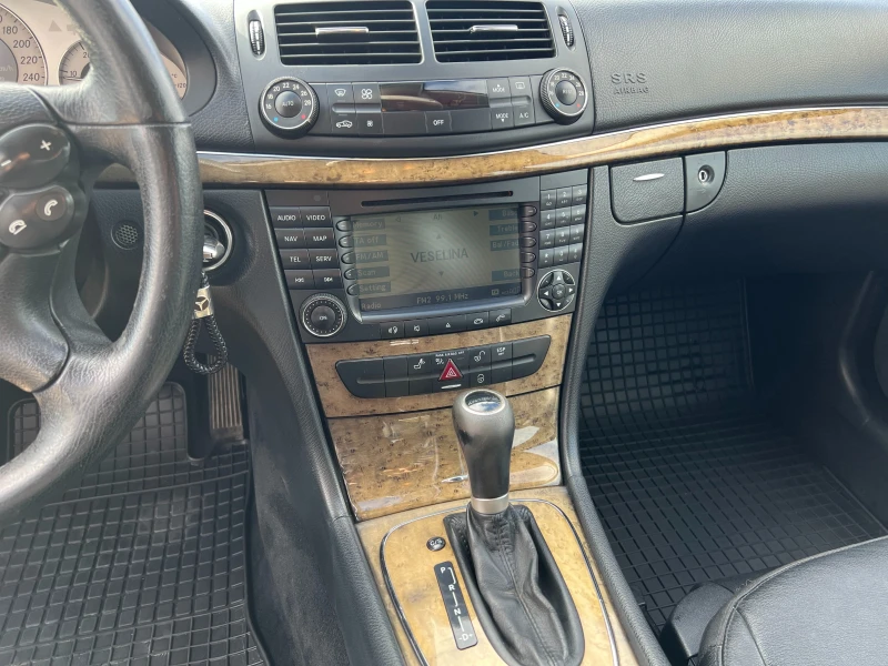 Mercedes-Benz E 320 Avangarde, снимка 8 - Автомобили и джипове - 52917755