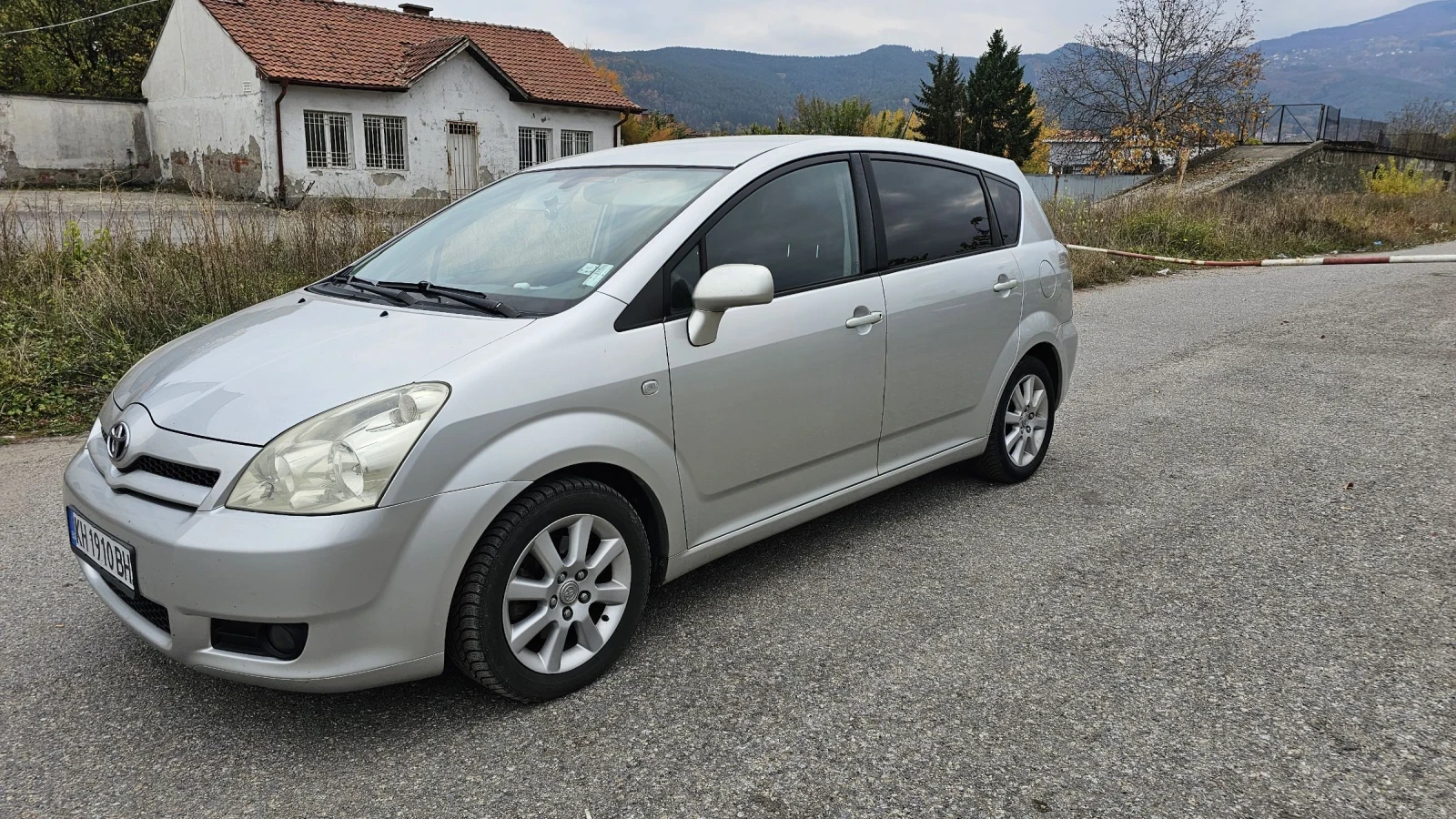 Toyota Corolla verso 2.2 - изображение 3