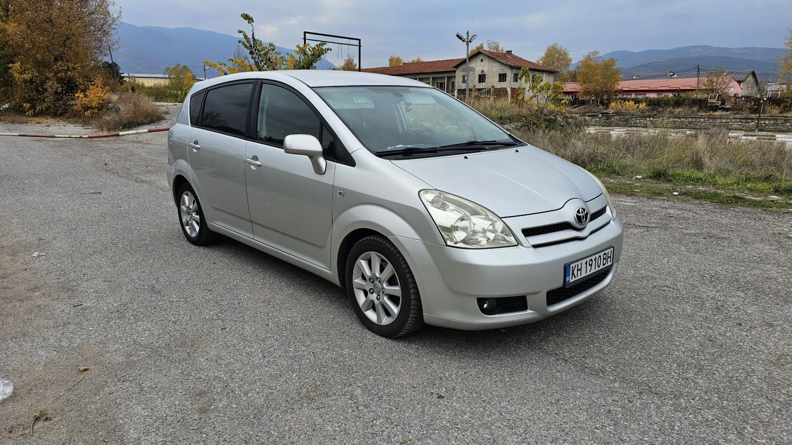 Toyota Corolla verso 2.2 - изображение 2