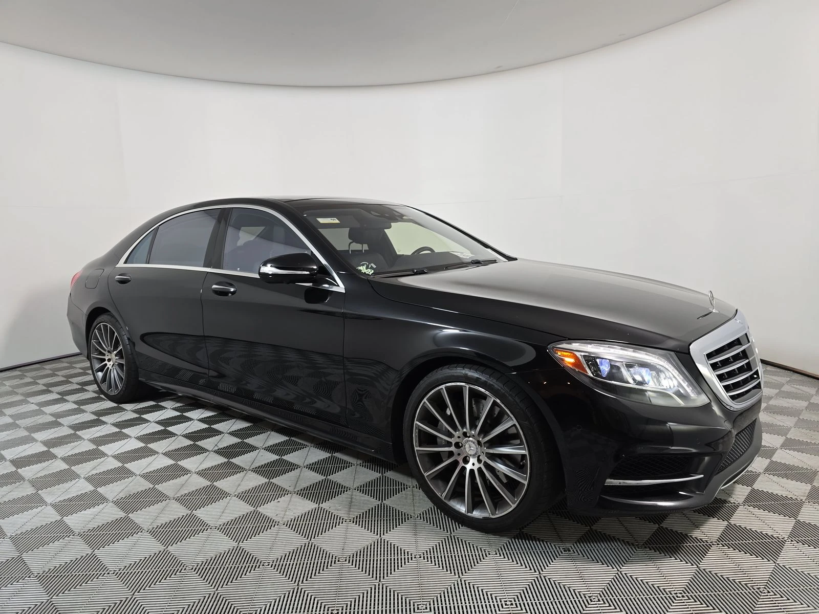 Mercedes-Benz S 560 МАСАЖ/ПОДГРЕВ/ОБДУХВАНЕ/ПАМЕТ/ДИСТРОНИК - изображение 2