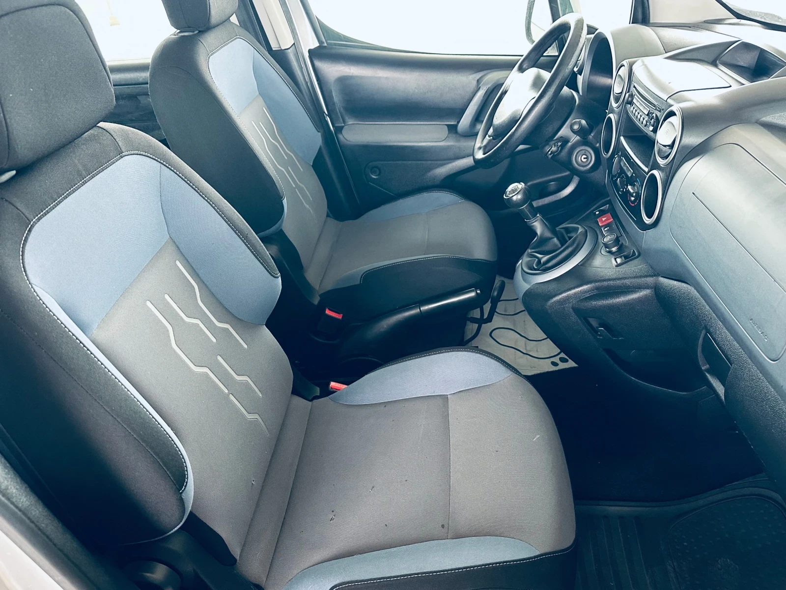 Peugeot Partner 1.6HDI, снимка 9 - Автомобили и джипове - 52949755