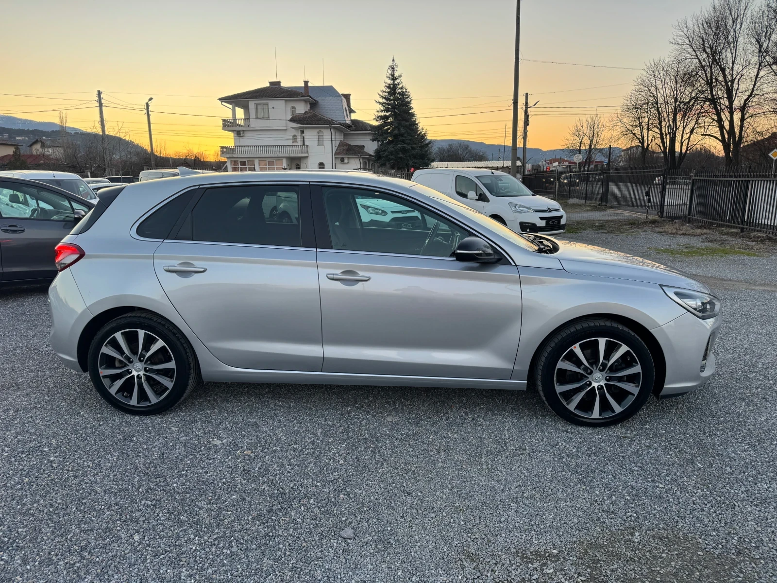 Hyundai I30 1.6CRDI 16V NAVI!! CAMERA!! LED!! DISTR!!FULL!! - изображение 8