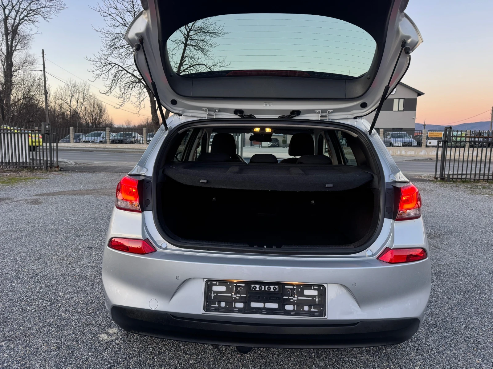 Hyundai I30 1.6CRDI 16V NAVI!! CAMERA!! LED!! DISTR!!FULL!! | Mobile.bg � ����������� 16