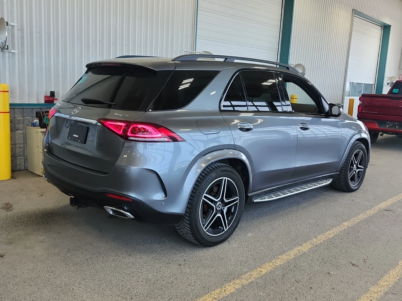 Mercedes-Benz GLE 450 4MATIC/AMG-PACK/HEAD UP/BURMESTER/PANO/ОБДУХВАНЕ, снимка 3 - Автомобили и джипове - 54758445