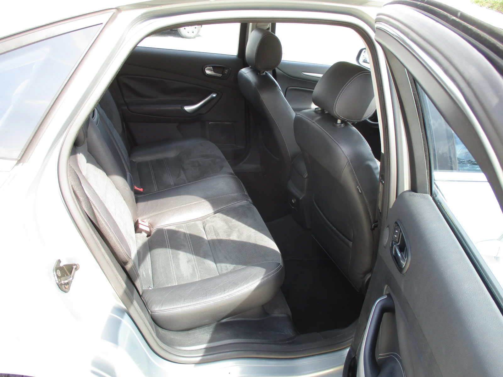 Ford Mondeo 2.0TDI/140кс./6-СКОРОСТИ/КАТО НОВА, снимка 15 - Автомобили и джипове - 54765350