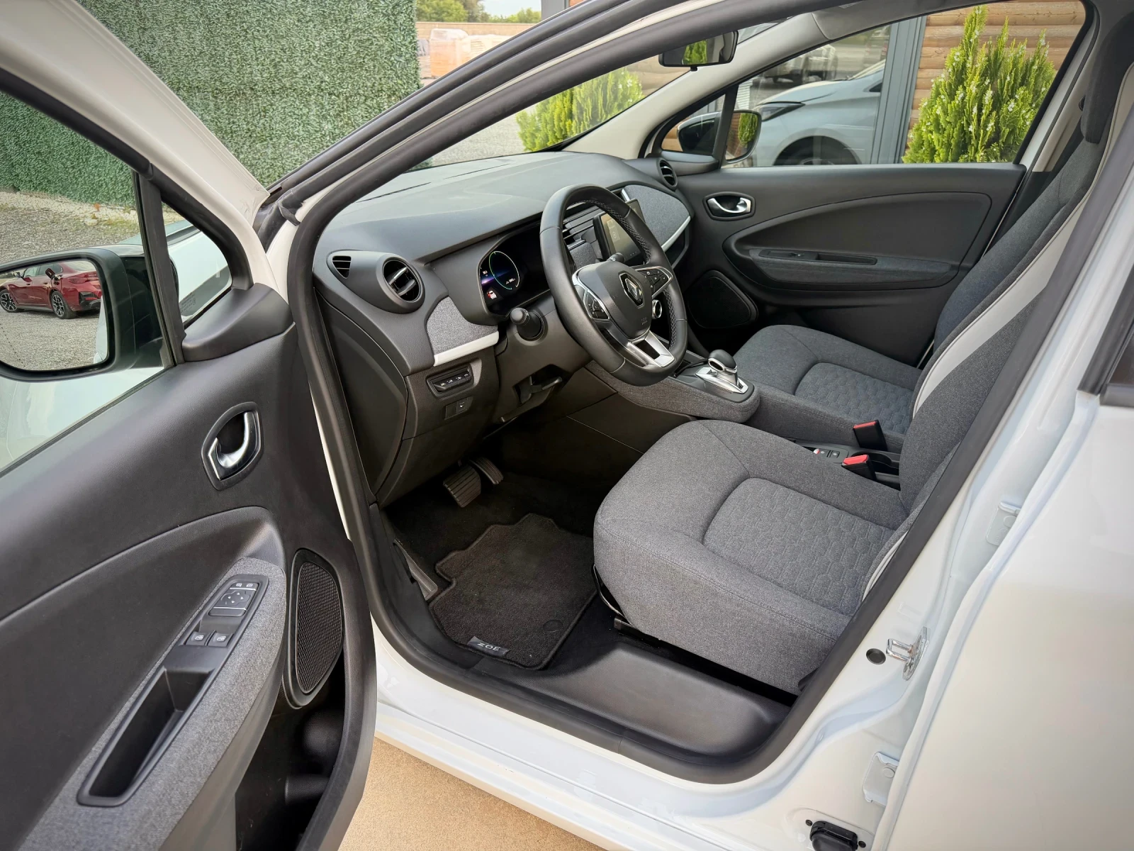 Renault Zoe 52 kWh* CCS* 33000KM* НОВА, снимка 9 - Автомобили и джипове - 55038442