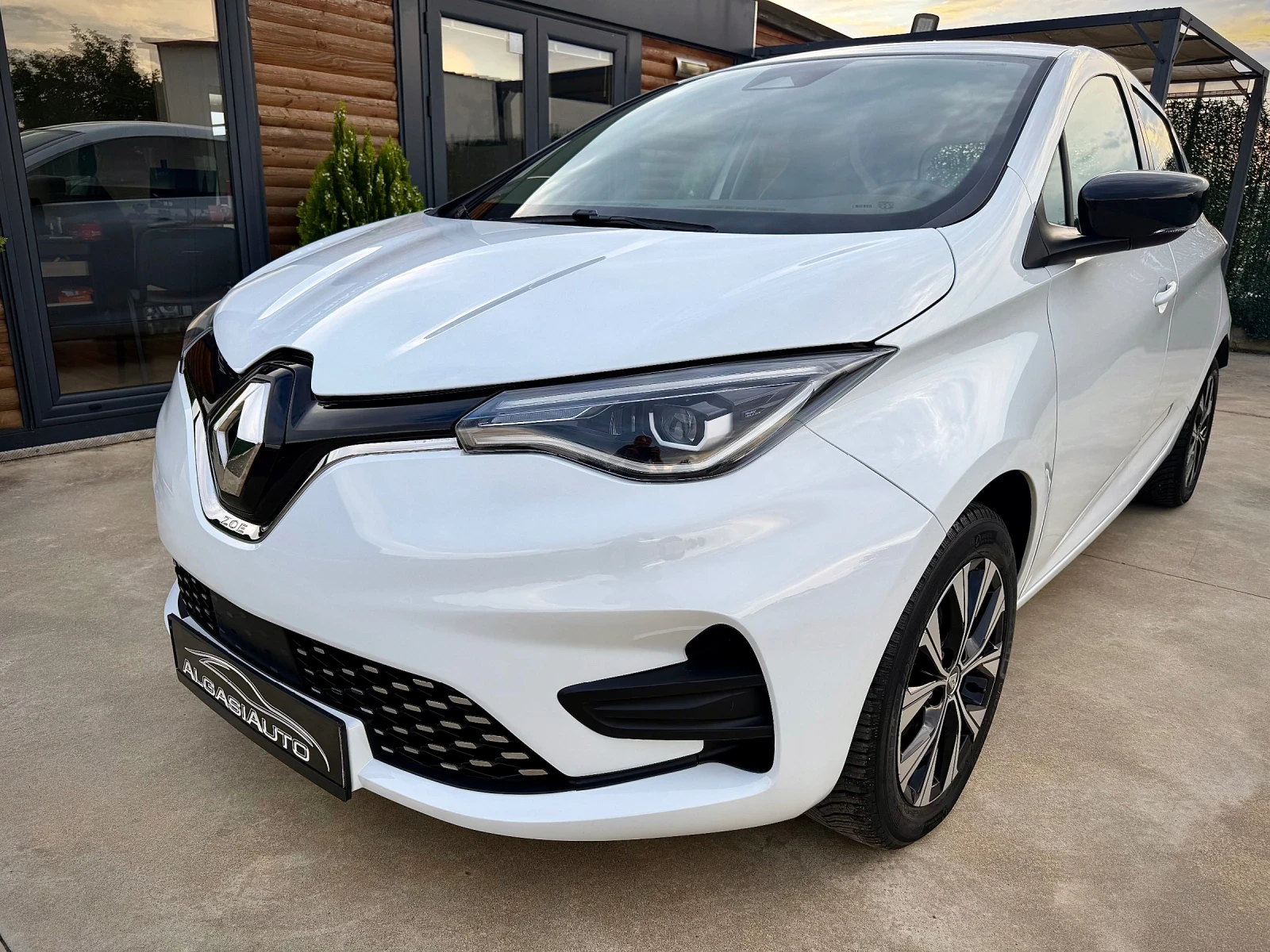 Renault Zoe 52 kWh* CCS* 33000KM* НОВА, снимка 8 - Автомобили и джипове - 55038442