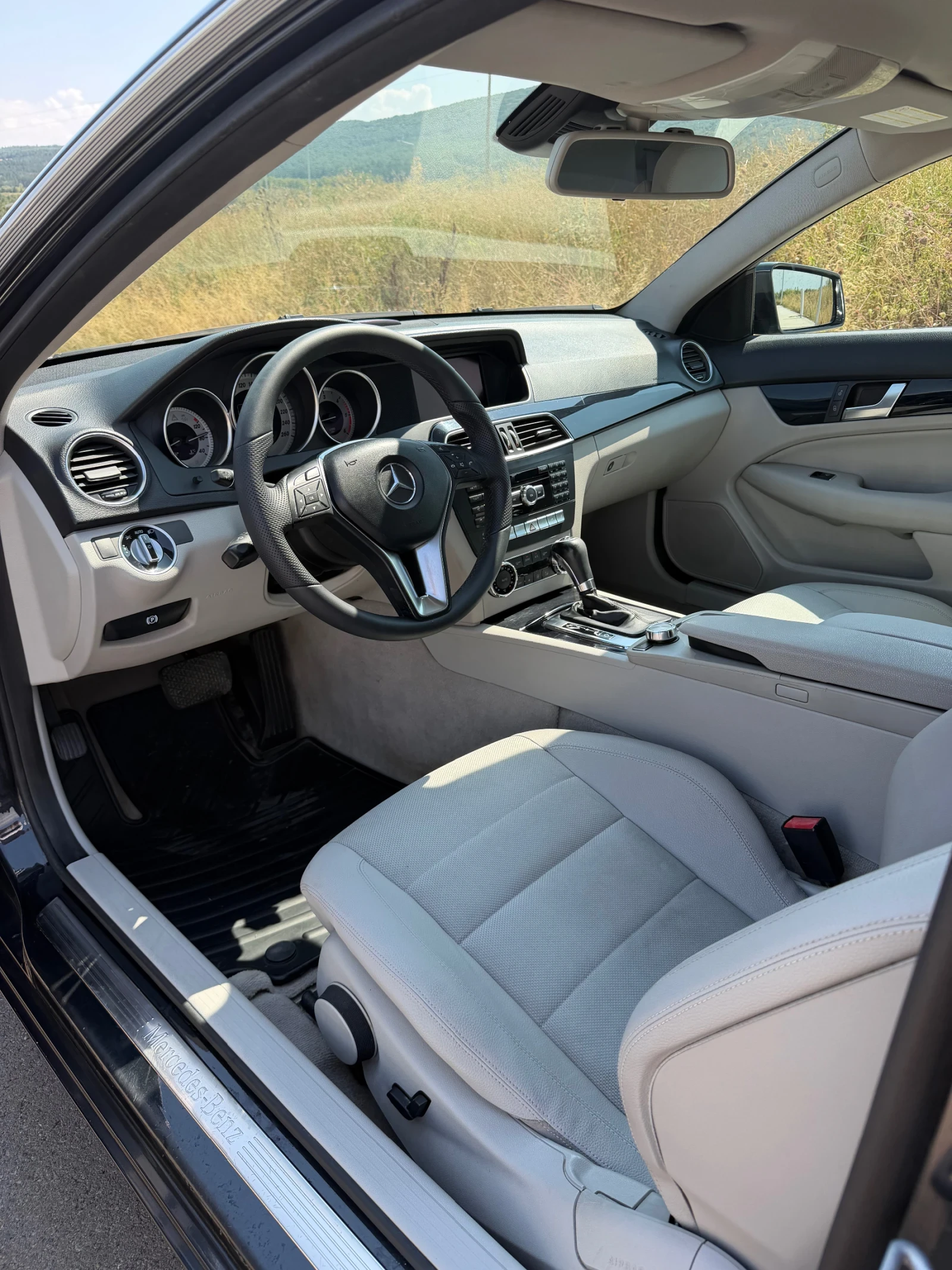 Mercedes-Benz C 220 Coupe, снимка 7 - Автомобили и джипове - 55824958