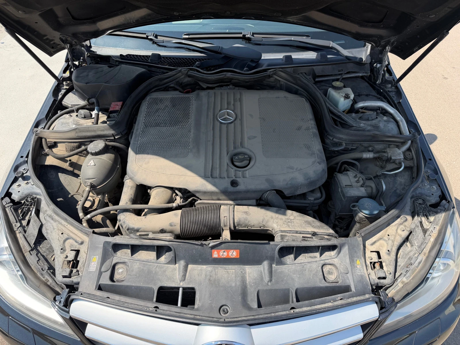 Mercedes-Benz C 220 Coupe, снимка 14 - Автомобили и джипове - 55824958