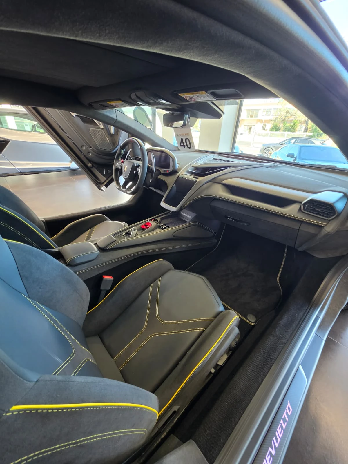 Lamborghini Revuelto V12 NEW, снимка 10 - Автомобили и джипове - 56113674