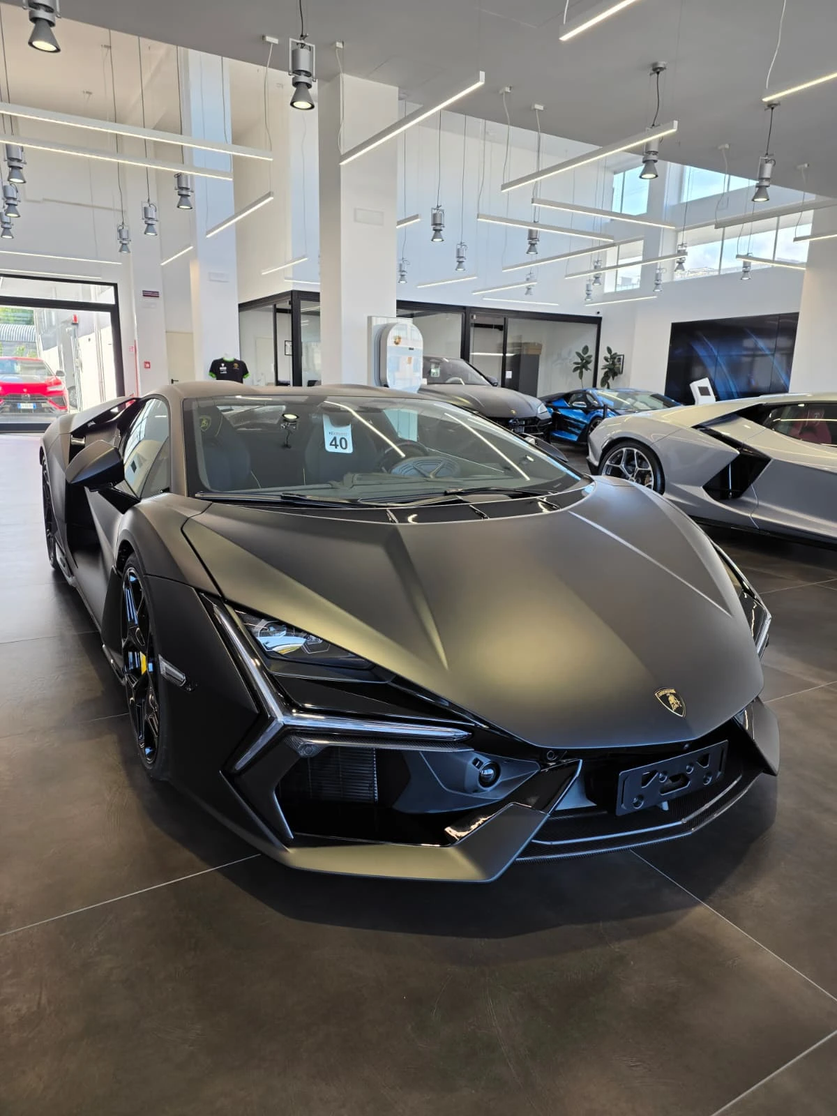 Lamborghini Revuelto V12 NEW, снимка 2 - Автомобили и джипове - 56113674