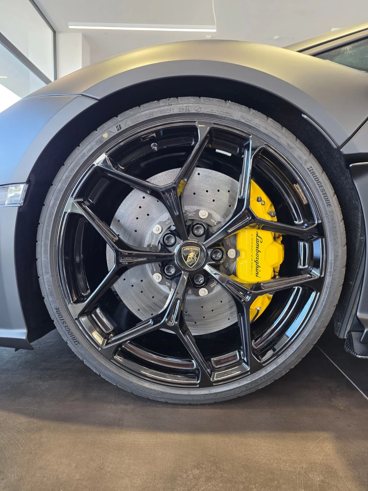 Lamborghini Revuelto V12 NEW, снимка 3 - Автомобили и джипове - 56113674