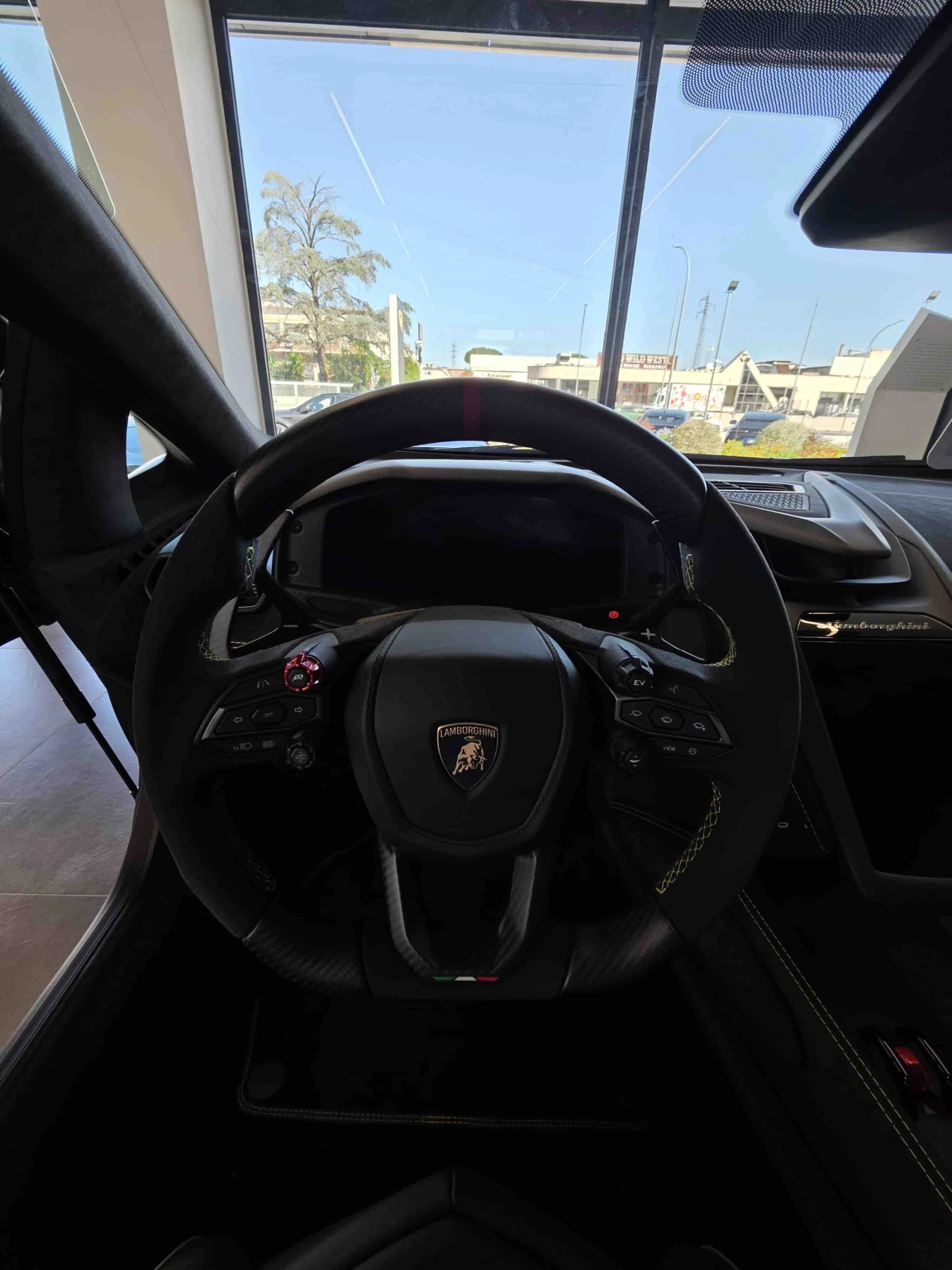 Lamborghini Revuelto V12 NEW, снимка 13 - Автомобили и джипове - 56113674