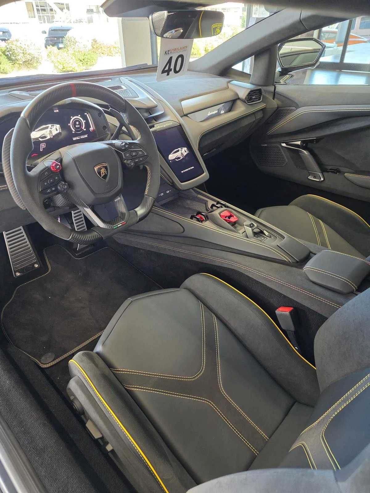 Lamborghini Revuelto V12 NEW, снимка 8 - Автомобили и джипове - 56113674