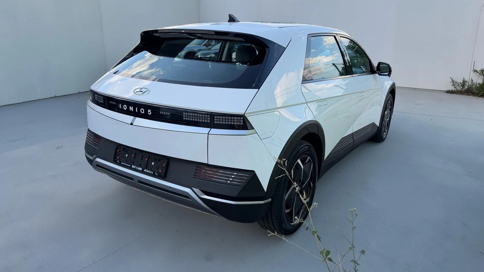 Hyundai Ioniq 5 4x4 72.6kwh ГАРАНЦИЯ Dinamiq, снимка 4 - Автомобили и джипове - 56202436