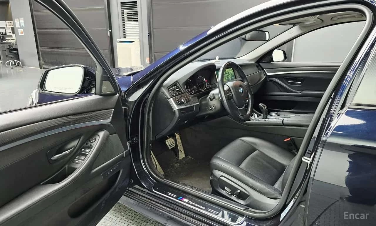 BMW 530 * 530d xDrive M Aero Dynamic * ЦЕНА ДО БГ, снимка 10 - Автомобили и джипове - 56259047