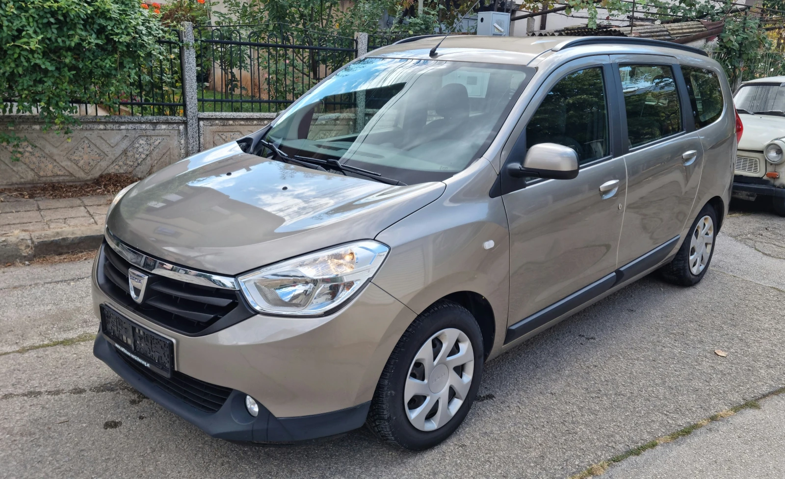 Dacia Lodgy 7 МЕСТА/С.ИСТОРИЯ/108 КОНЯ